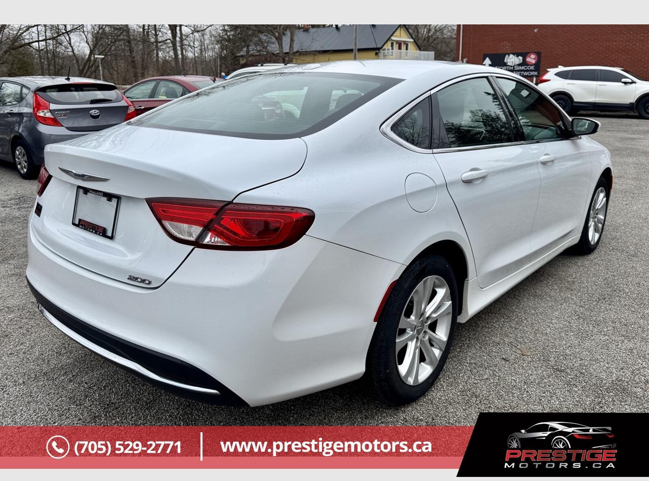 2015 Chrysler 200 Limited Photo4