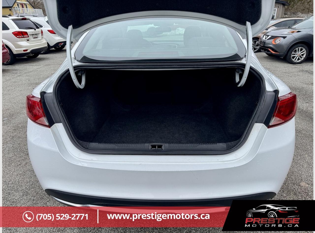 2015 Chrysler 200 Limited Photo
