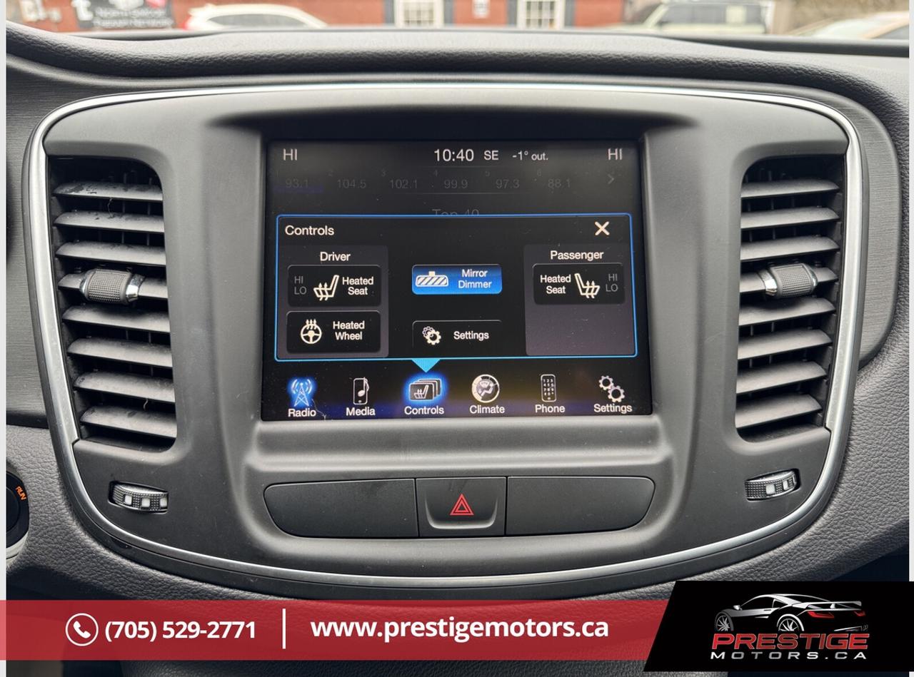 2015 Chrysler 200 Limited Photo