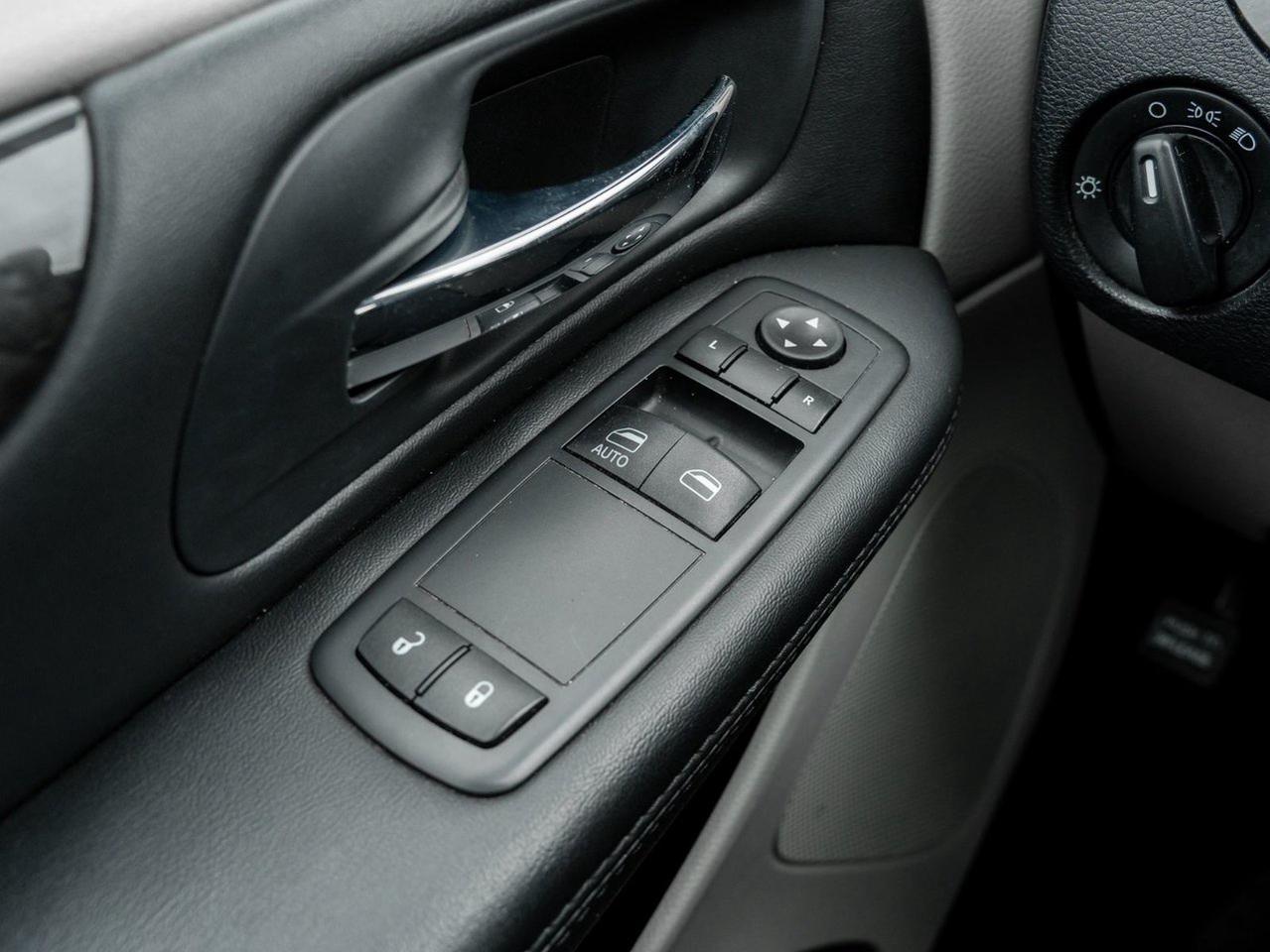 2016 Dodge Grand Caravan SXT Photo