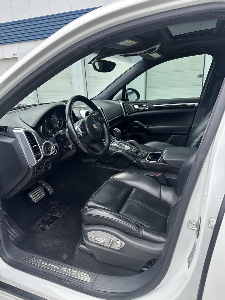 2013 Porsche Cayenne GTS NAVI HTD SEATS NO ACCIDENTS FINANCE & WARRANT Photo