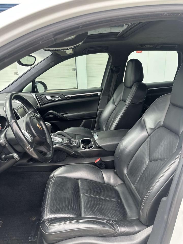 2013 Porsche Cayenne GTS NAVI HTD SEATS NO ACCIDENTS FINANCE & WARRANT Photo