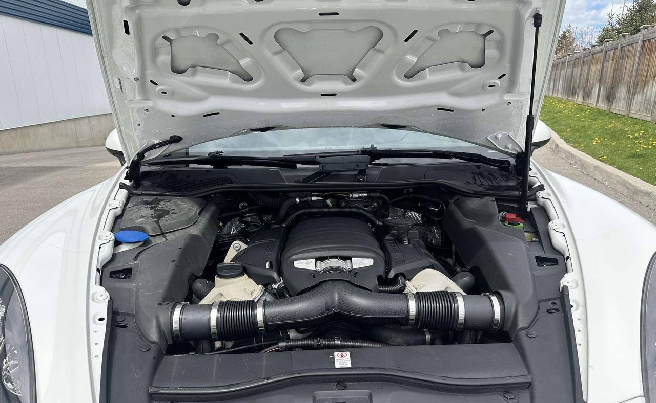 2013 Porsche Cayenne GTS NAVI HTD SEATS NO ACCIDENTS FINANCE & WARRANT Photo