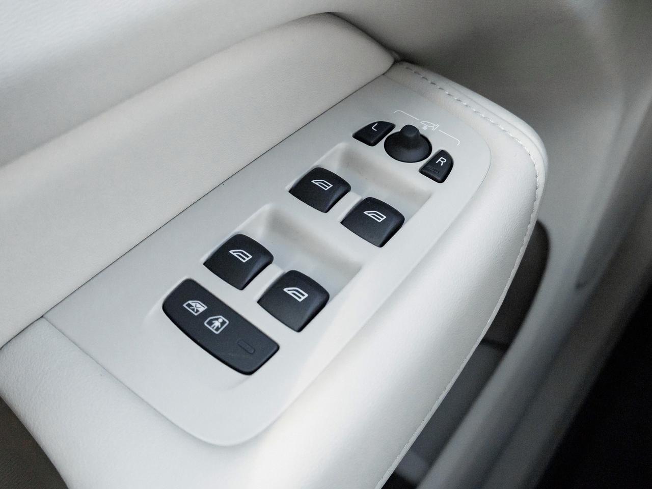 2026 Volvo XC60 Recharge T8 AWD Ultra Dark Theme  EXEC DEMO  LIKE NEW Photo