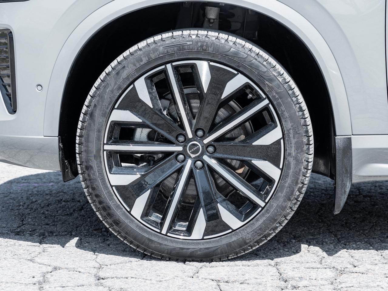 2026 Volvo XC90 B6 AWD Ultra  VOLVO CPO RATE fr 2.99%* Photo4