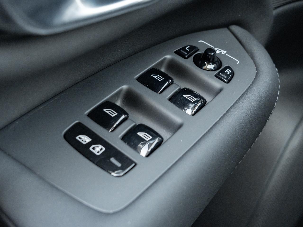 2026 Volvo XC90 B6 AWD Ultra  VOLVO CPO RATE fr 2.99%* Photo