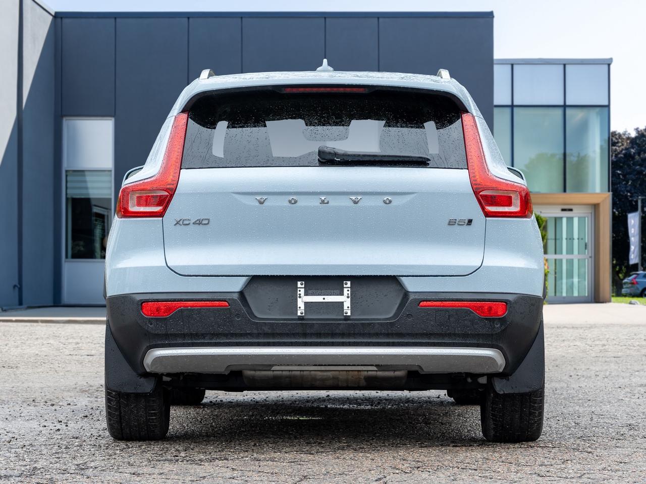 2025 Volvo XC40 B5 AWD Core  CPO FIN RATE 3.49%*(84 MONTH) Photo