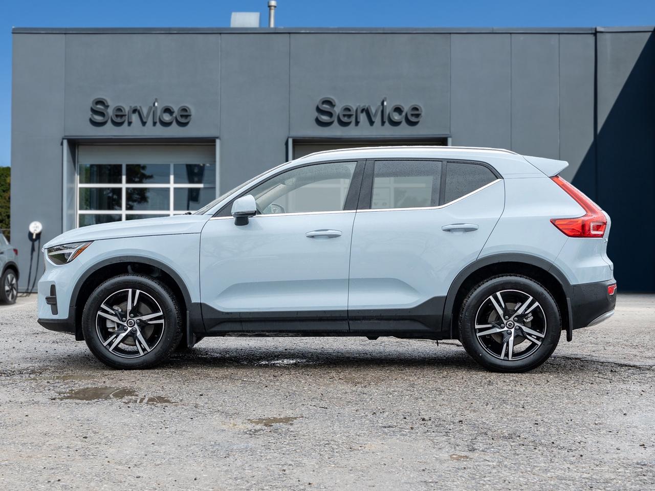 2025 Volvo XC40 B5 AWD Core  CPO FIN RATE 3.49%*(84 MONTH) Photo