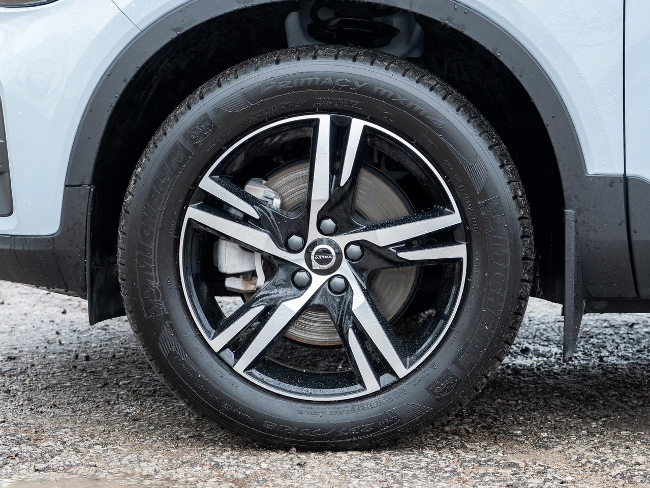 2025 Volvo XC40 B5 AWD Core  CPO FIN RATE 3.49%*(84 MONTH) Photo