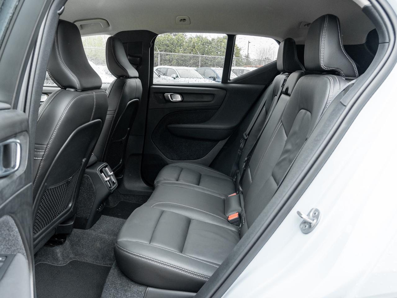 2025 Volvo XC40 B5 AWD Core  CPO FIN RATE 3.49%*(84 MONTH) Photo