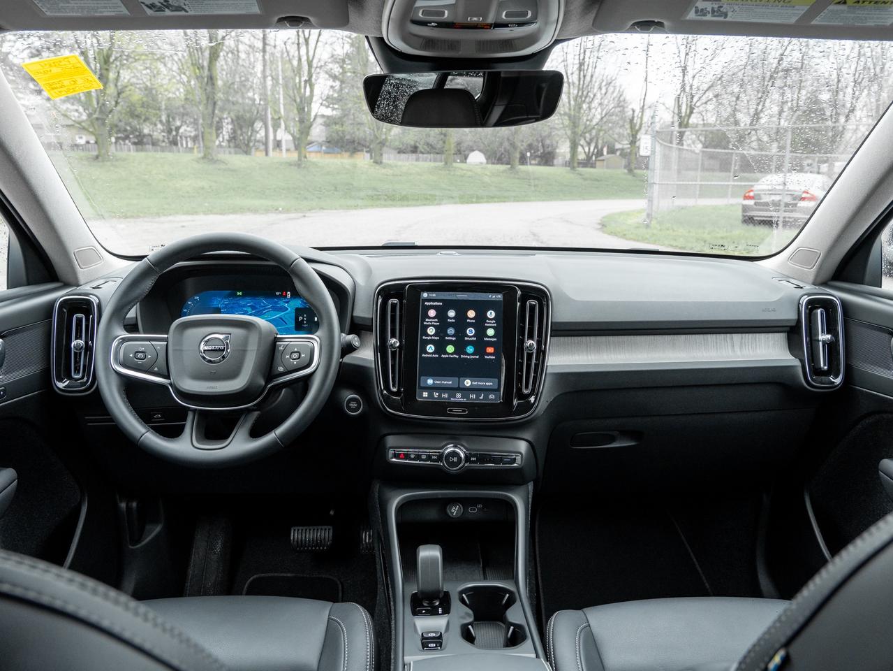 2025 Volvo XC40 B5 AWD Core  CPO FIN RATE 3.49%*(84 MONTH) Photo