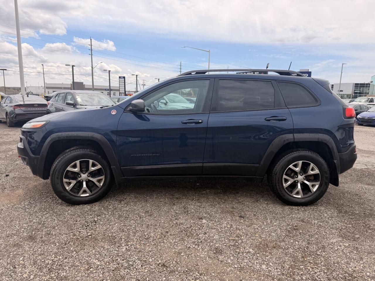 2018 Jeep Cherokee Trailhawk 4x4 NAV LEATHER PANO ROOF CAMERA HTD SEA Photo3