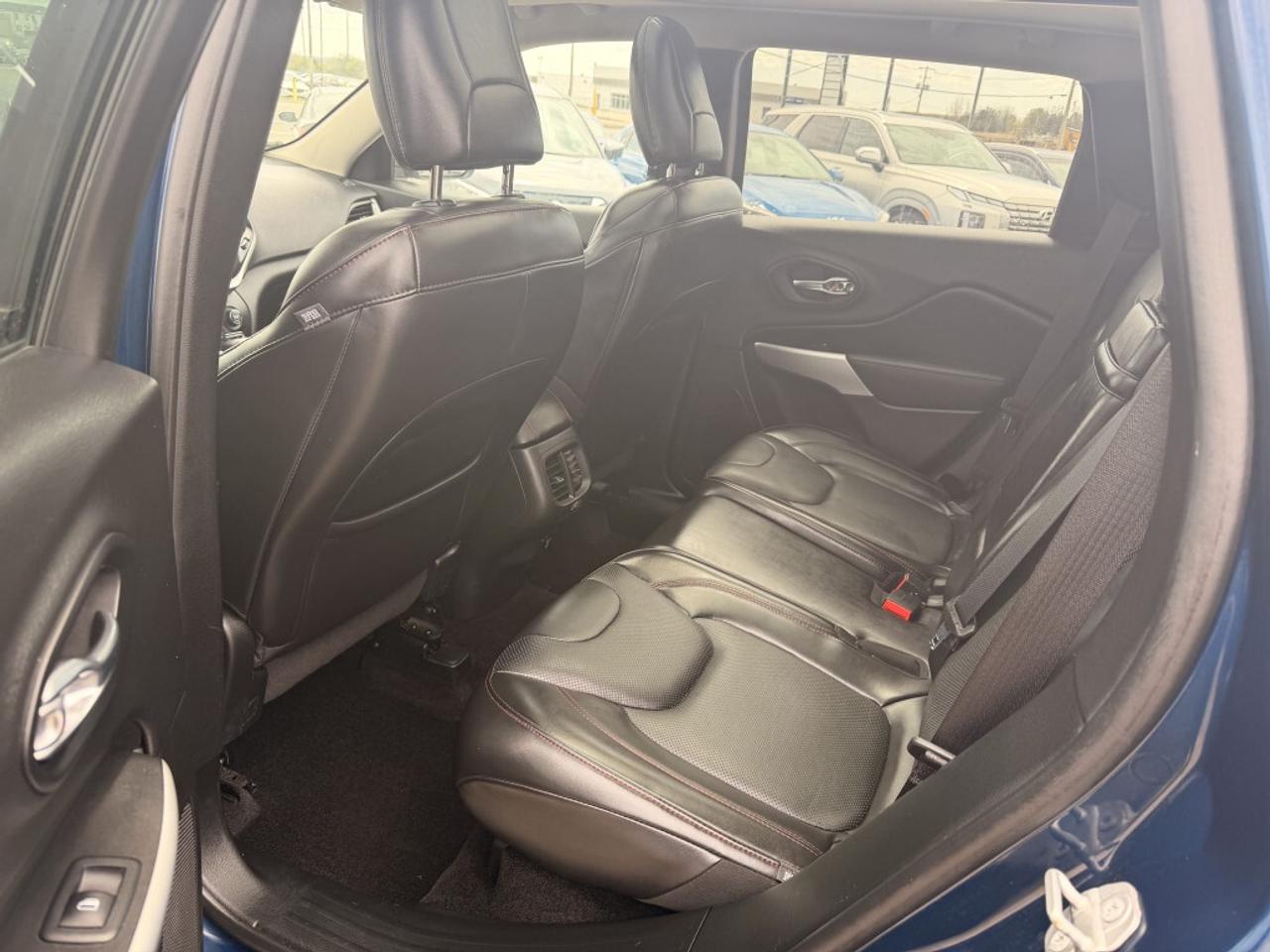 2018 Jeep Cherokee Trailhawk 4x4 NAV LEATHER PANO ROOF CAMERA HTD SEA Photo