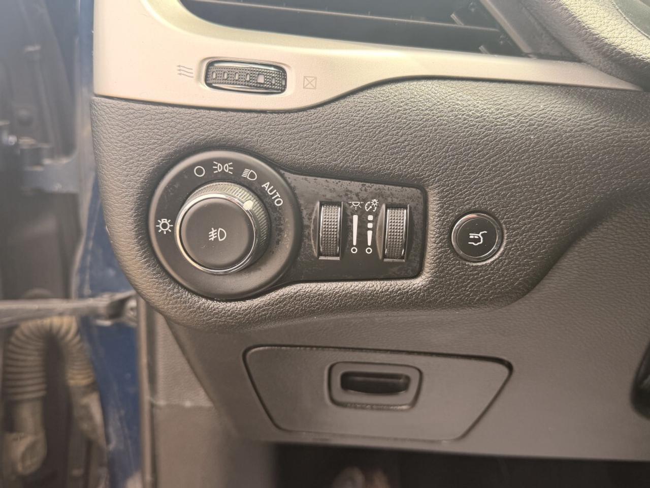 2018 Jeep Cherokee Trailhawk 4x4 NAV LEATHER PANO ROOF CAMERA HTD SEA Photo