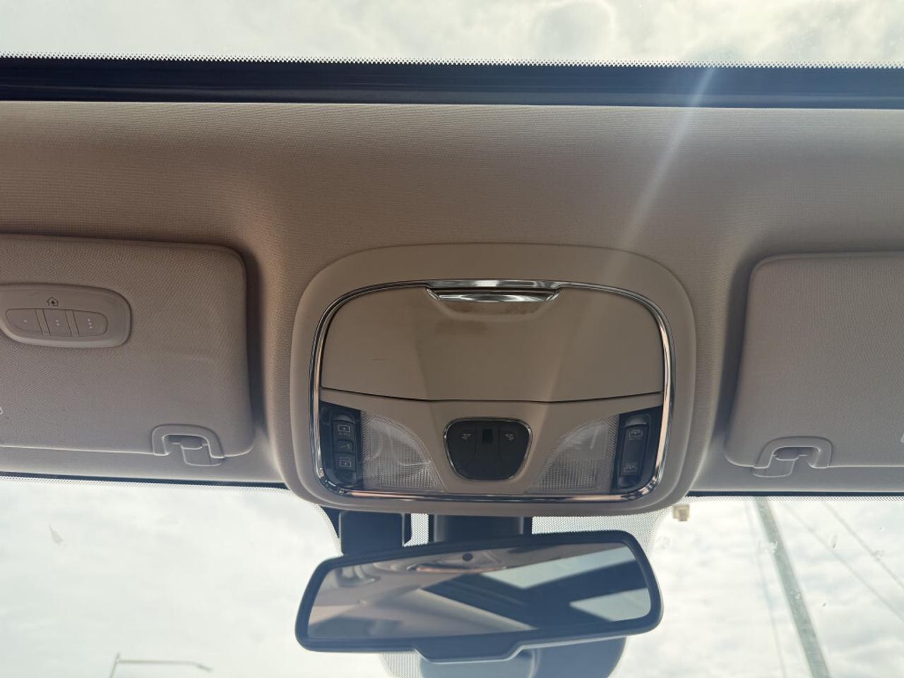 2018 Jeep Cherokee Trailhawk 4x4 NAV LEATHER PANO ROOF CAMERA HTD SEA Photo