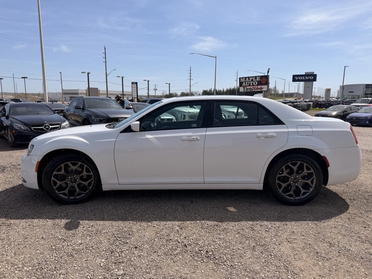 2018 Chrysler 300 300S AWD NAV LEATHER PANOROOF CAMERA HTD SEATS Photo3