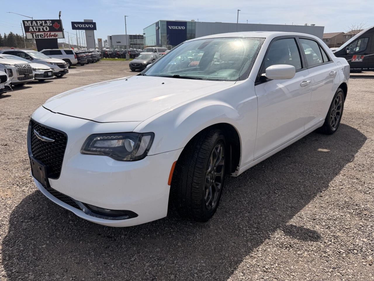 2018 Chrysler 300 300S AWD NAV LEATHER PANOROOF CAMERA HTD SEATS Photo2
