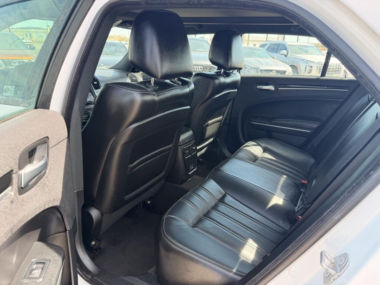2018 Chrysler 300 300S AWD NAV LEATHER PANOROOF CAMERA HTD SEATS Photo