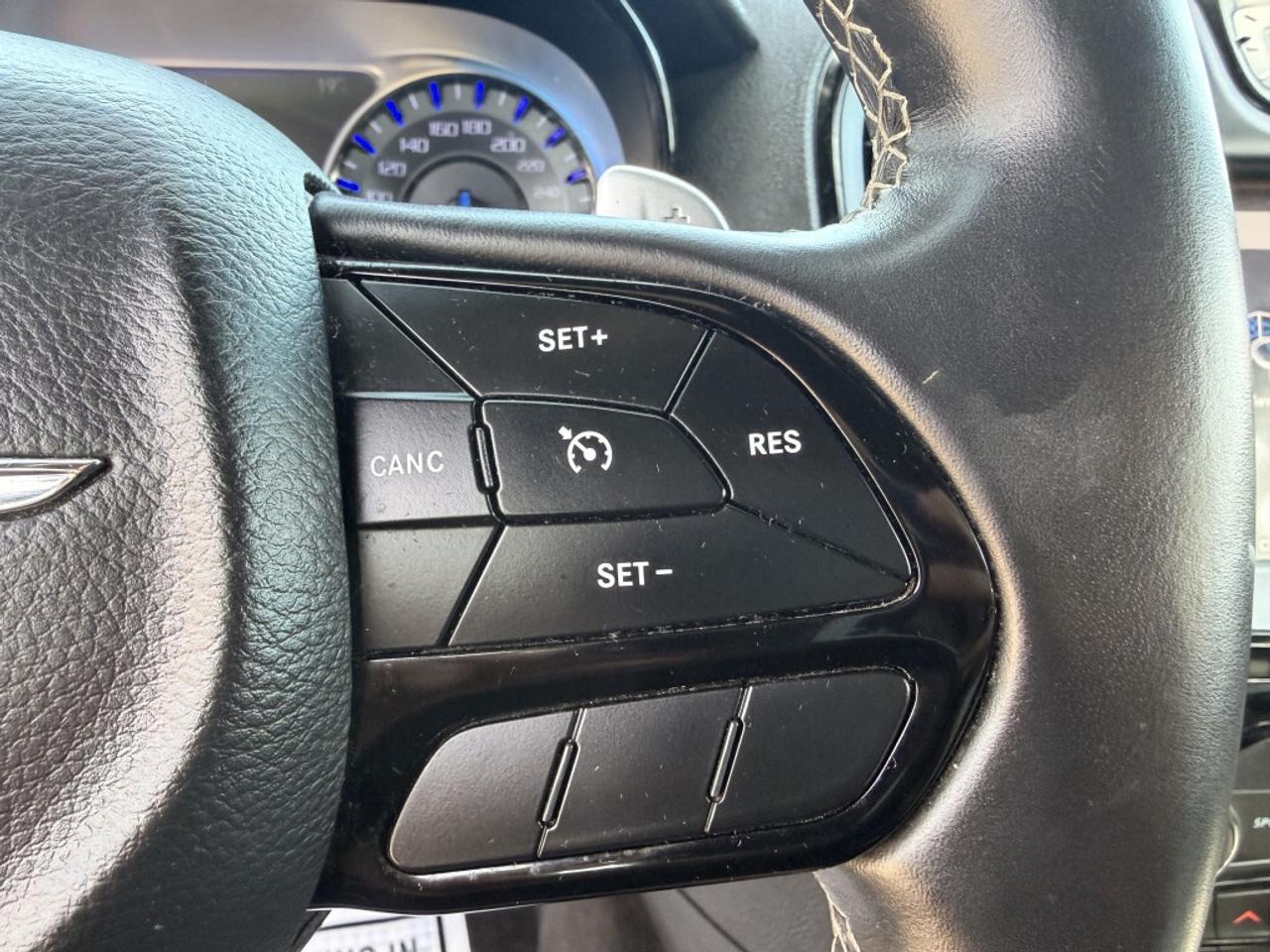 2018 Chrysler 300 300S AWD NAV LEATHER PANOROOF CAMERA HTD SEATS Photo