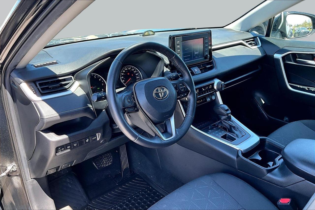 2021 Toyota RAV4 XLE AWD   SUNROOF   POWER TRUNK   HEAT SEATS/STEER Photo