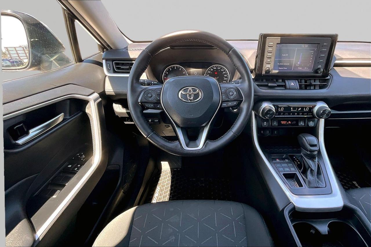 2021 Toyota RAV4 XLE AWD   SUNROOF   POWER TRUNK   HEAT SEATS/STEER Photo