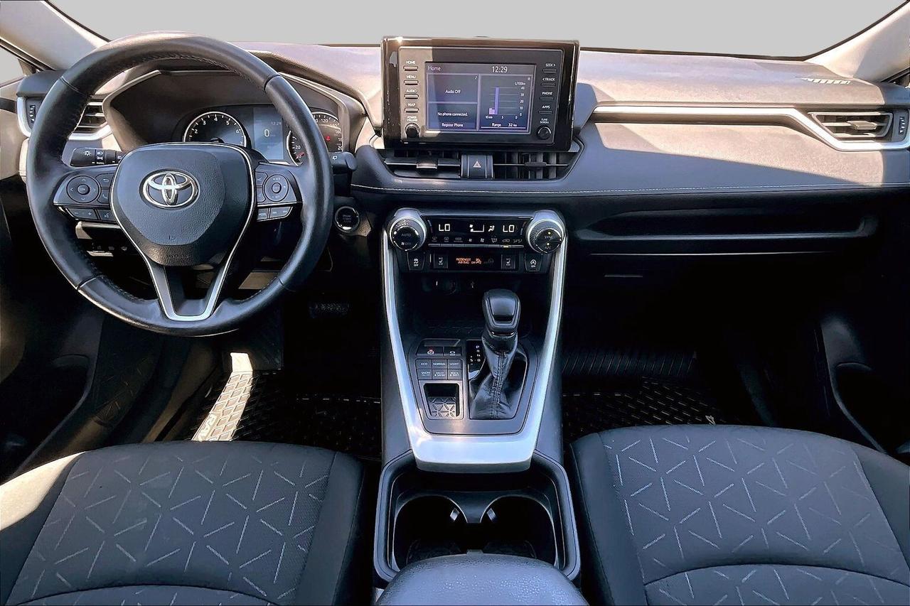 2021 Toyota RAV4 XLE AWD   SUNROOF   POWER TRUNK   HEAT SEATS/STEER Photo3