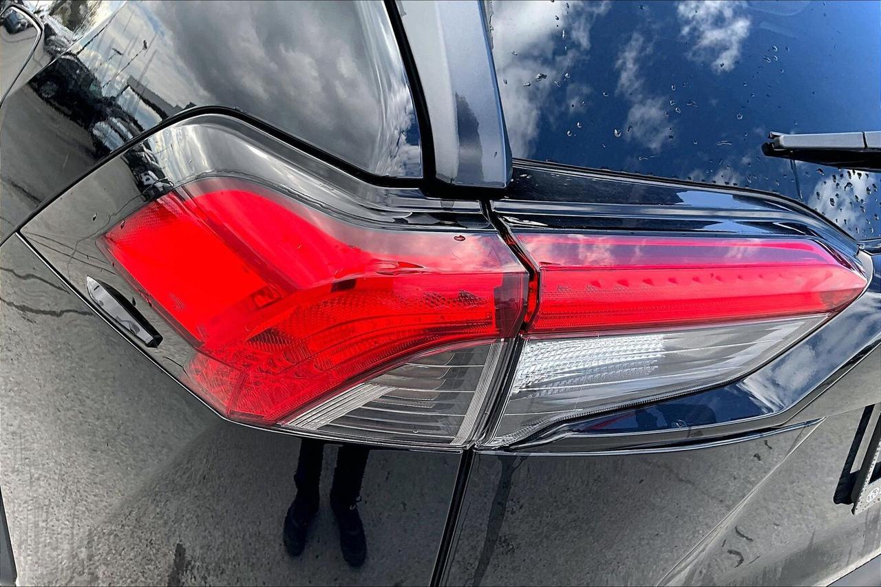 2021 Toyota RAV4 XLE AWD   SUNROOF   POWER TRUNK   HEAT SEATS/STEER Photo