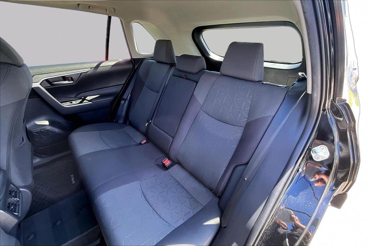 2021 Toyota RAV4 XLE AWD   SUNROOF   POWER TRUNK   HEAT SEATS/STEER Photo