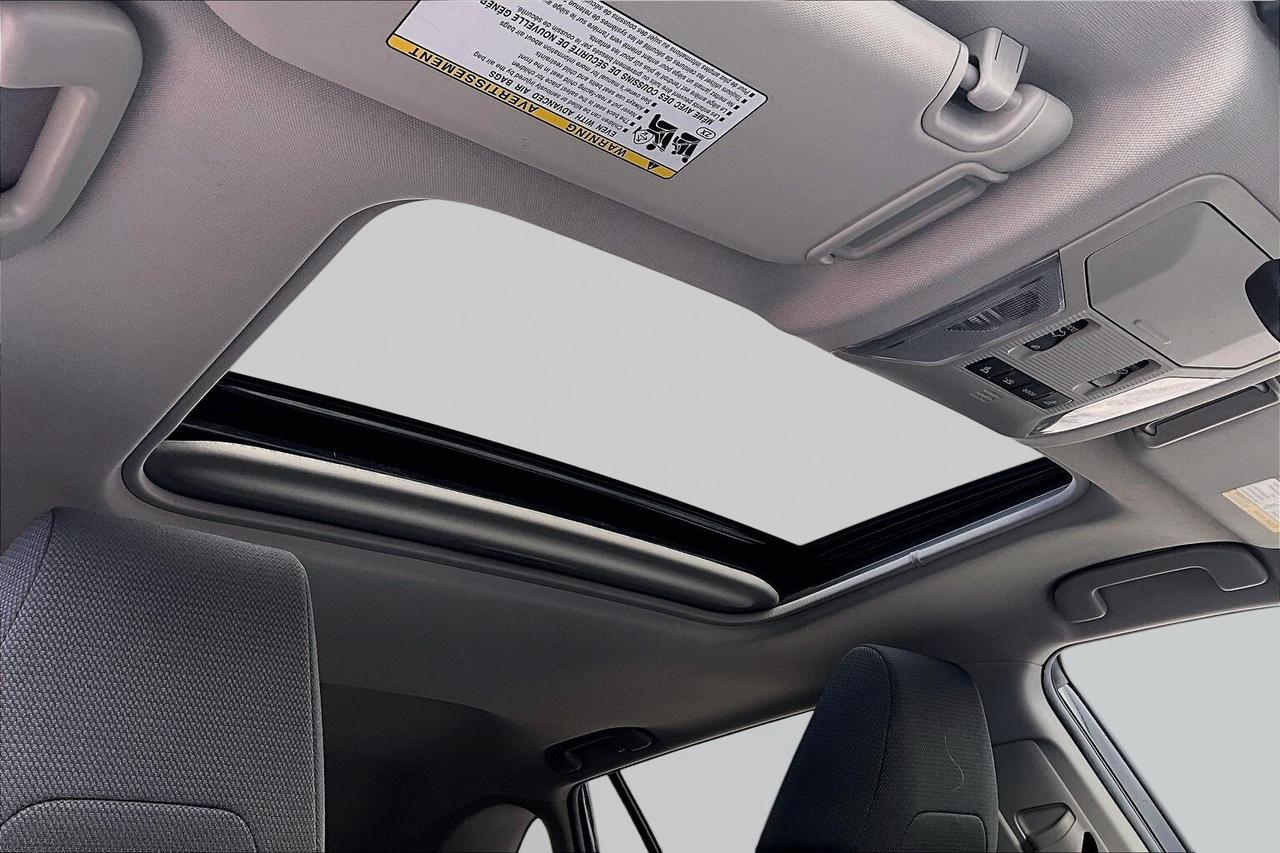 2021 Toyota RAV4 XLE AWD   SUNROOF   POWER TRUNK   HEAT SEATS/STEER Photo