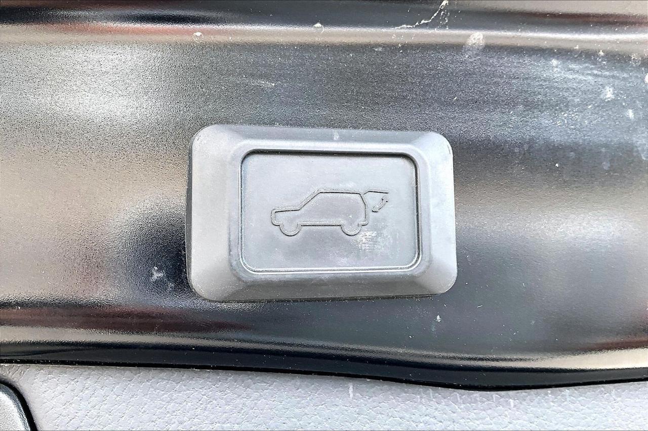 2021 Toyota RAV4 XLE AWD   SUNROOF   POWER TRUNK   HEAT SEATS/STEER Photo