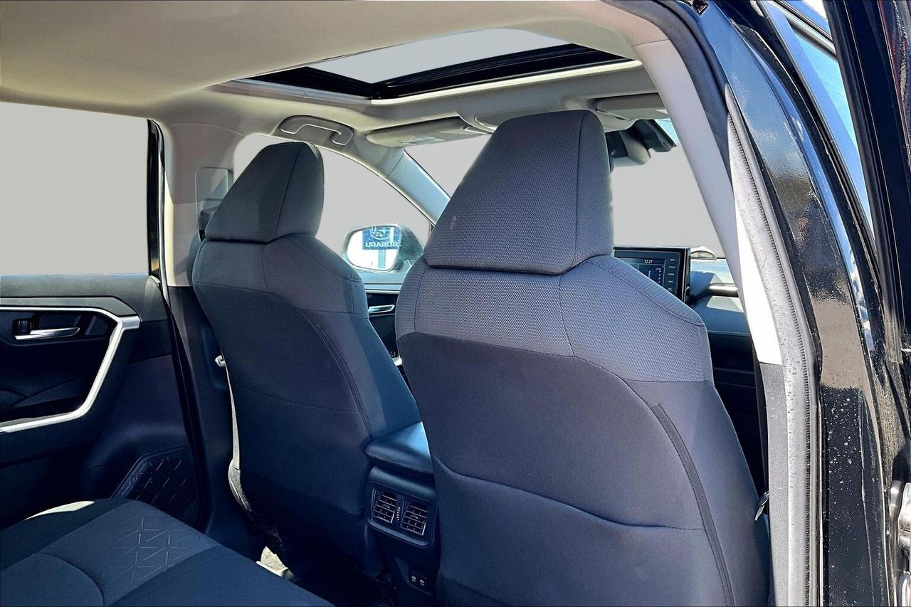 2021 Toyota RAV4 XLE AWD   SUNROOF   POWER TRUNK   HEAT SEATS/STEER Photo