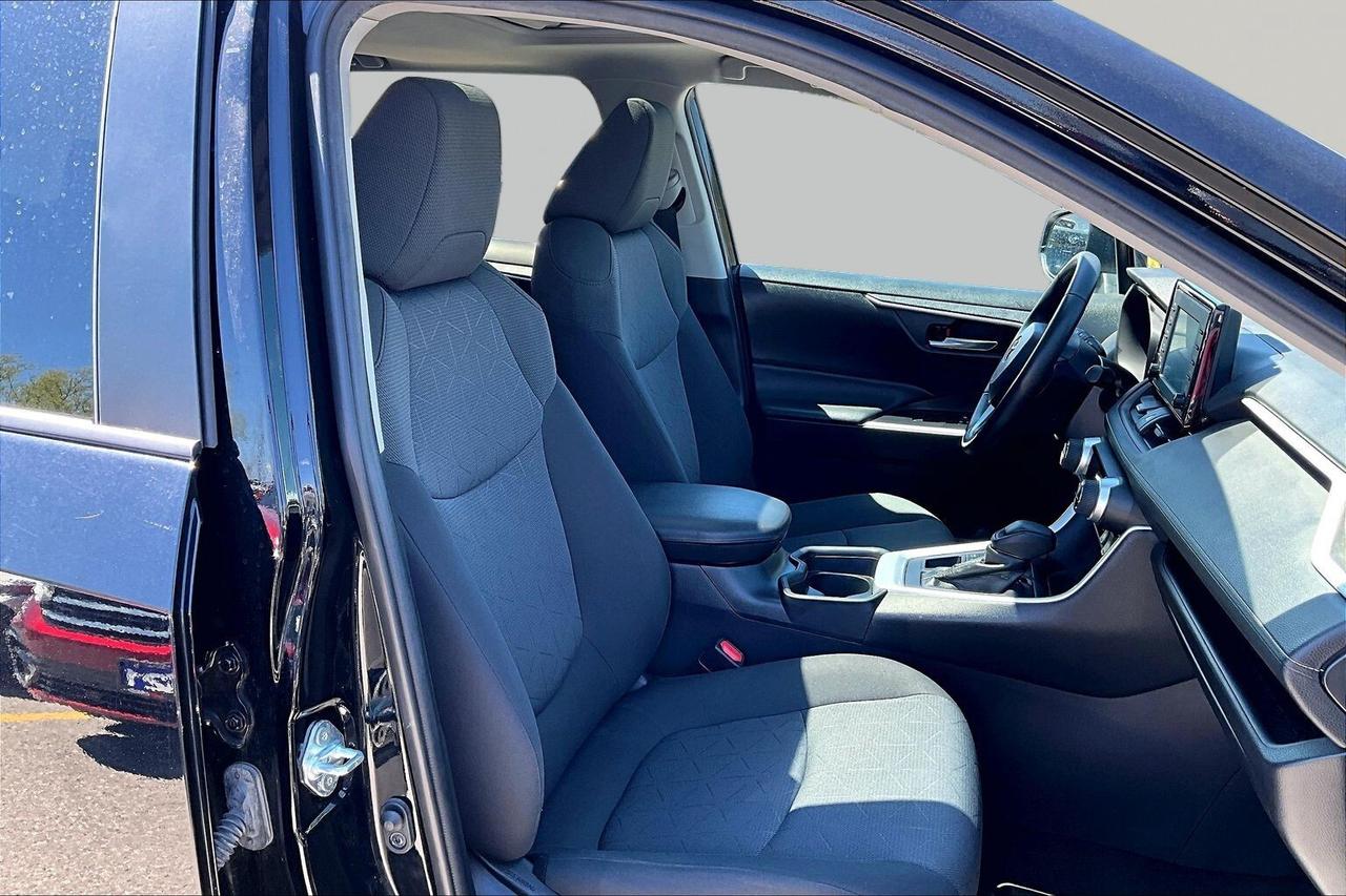 2021 Toyota RAV4 XLE AWD   SUNROOF   POWER TRUNK   HEAT SEATS/STEER Photo