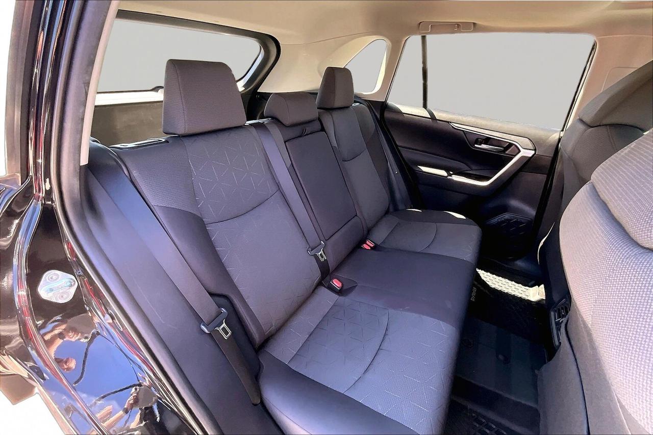 2021 Toyota RAV4 XLE AWD   SUNROOF   POWER TRUNK   HEAT SEATS/STEER Photo