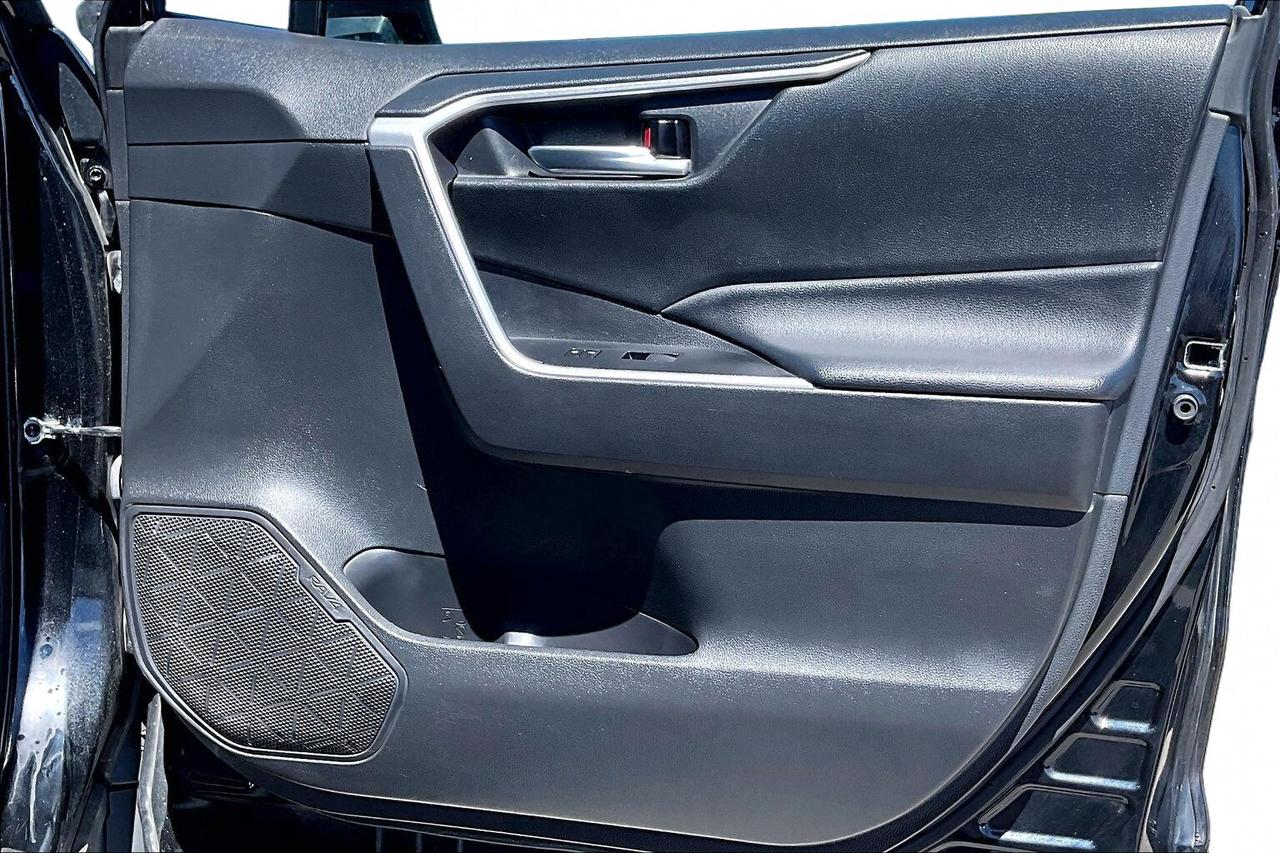 2021 Toyota RAV4 XLE AWD   SUNROOF   POWER TRUNK   HEAT SEATS/STEER Photo