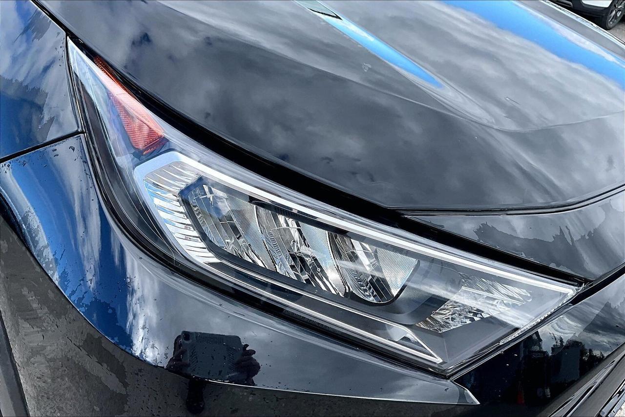 2021 Toyota RAV4 XLE AWD   SUNROOF   POWER TRUNK   HEAT SEATS/STEER Photo