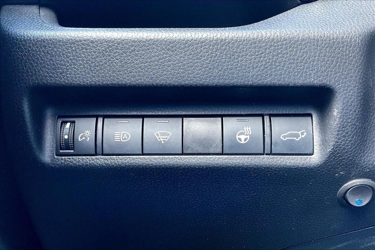2021 Toyota RAV4 XLE AWD   SUNROOF   POWER TRUNK   HEAT SEATS/STEER Photo