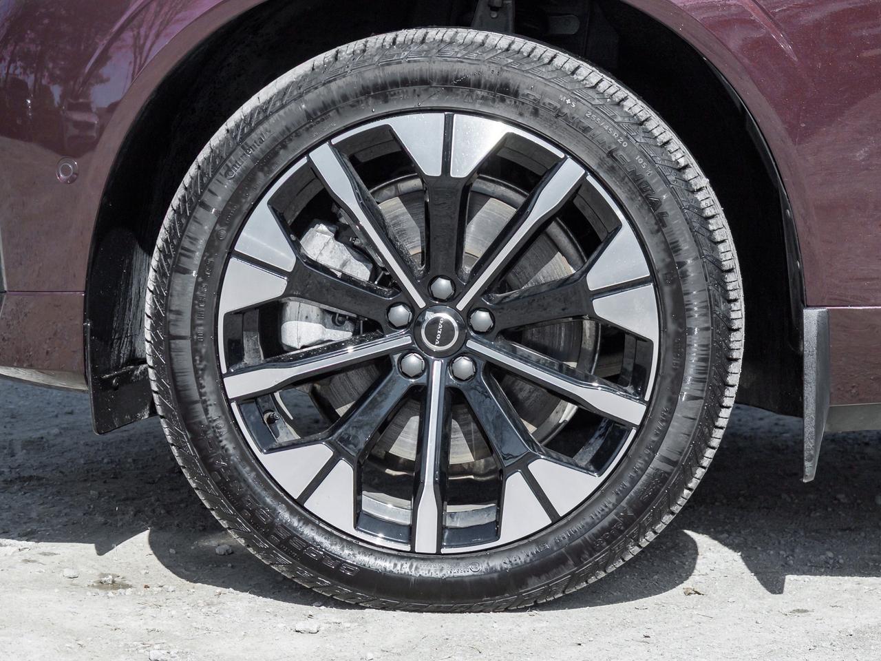 2026 Volvo XC60 Plug-In Hybrid T8 AWD Ultra Dark Theme  EXEC DEMO  LIKE NEW Photo4
