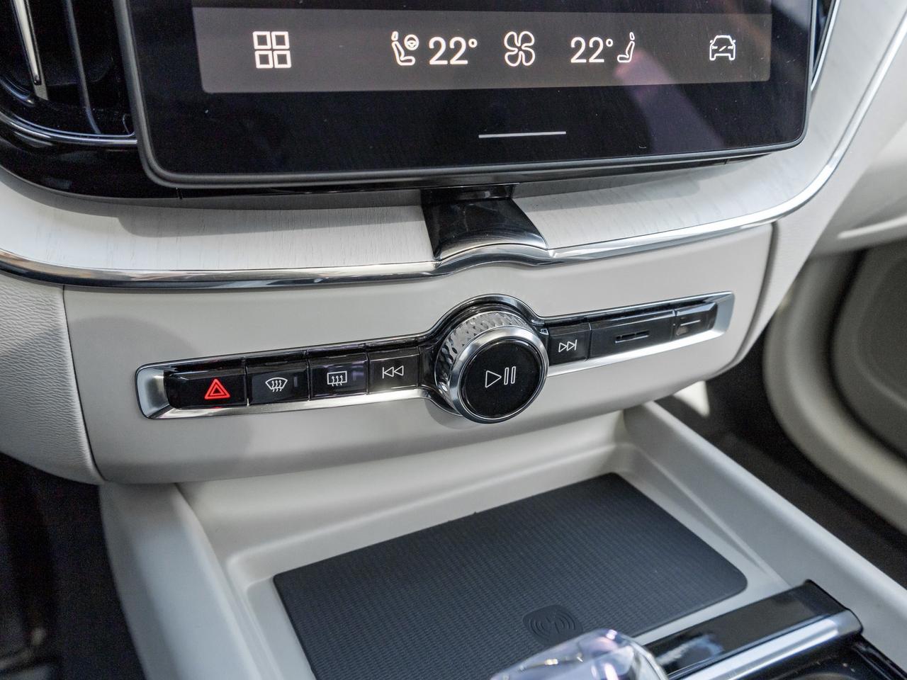 2026 Volvo XC60 Plug-In Hybrid T8 AWD Ultra Dark Theme  EXEC DEMO  LIKE NEW Photo