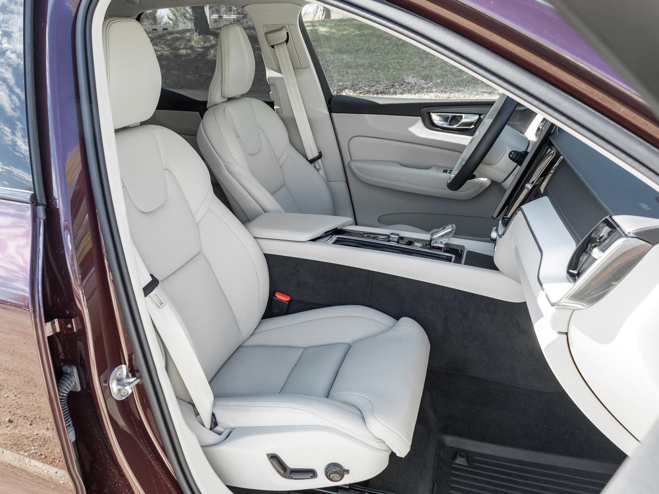 2026 Volvo XC60 Plug-In Hybrid T8 AWD Ultra Dark Theme  EXEC DEMO  LIKE NEW Photo