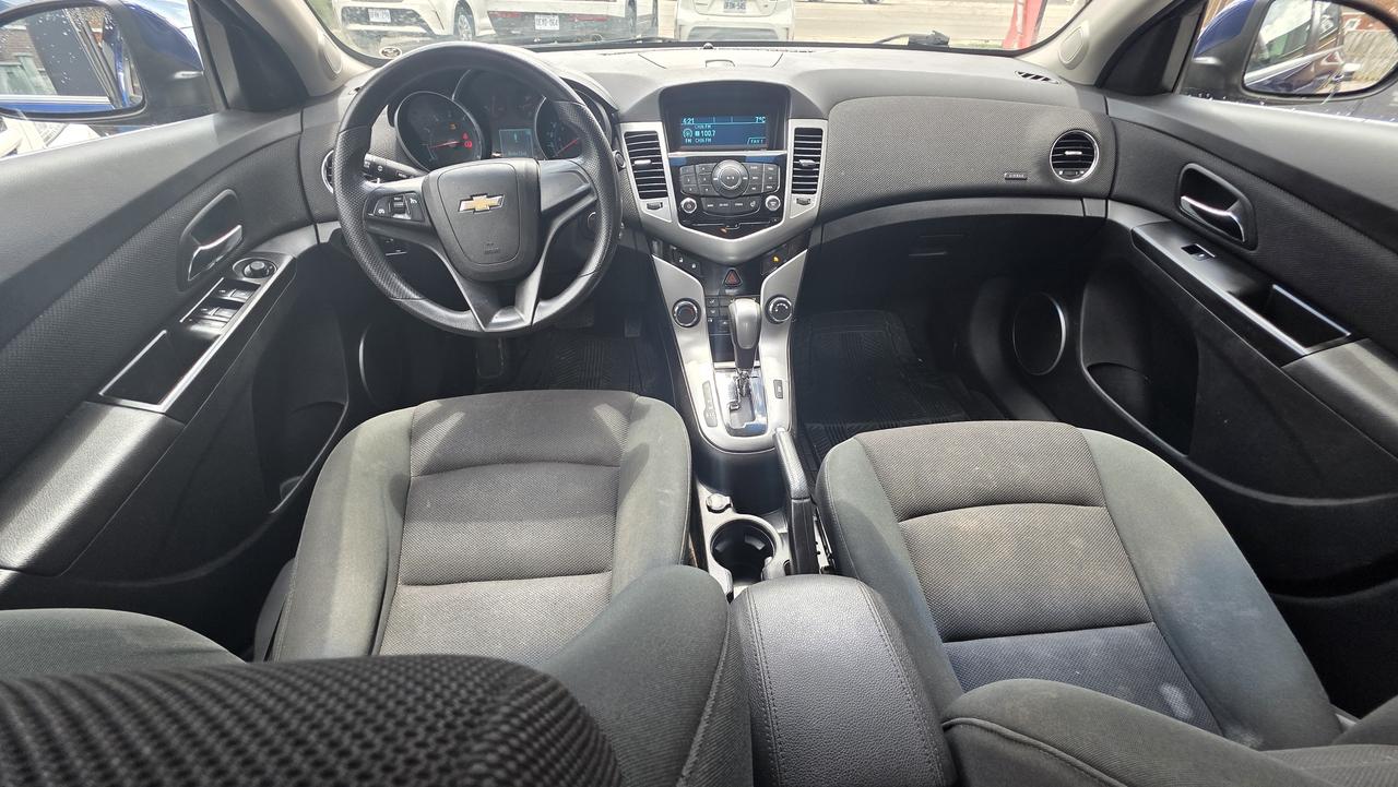 2012 Chevrolet Cruze 1LT Photo