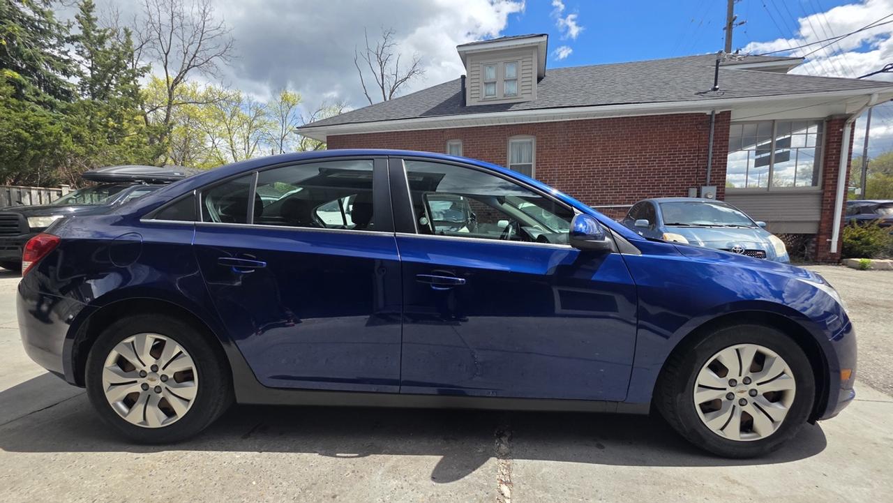 2012 Chevrolet Cruze 1LT Photo2