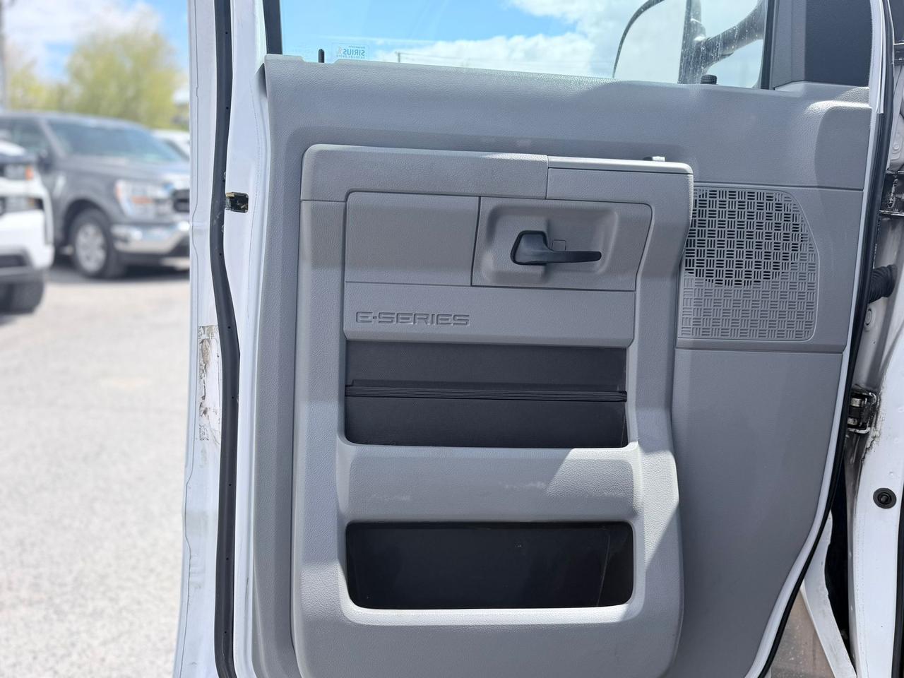 2012 Ford E-Series SUPER DUTY COMMERCIAL Photo