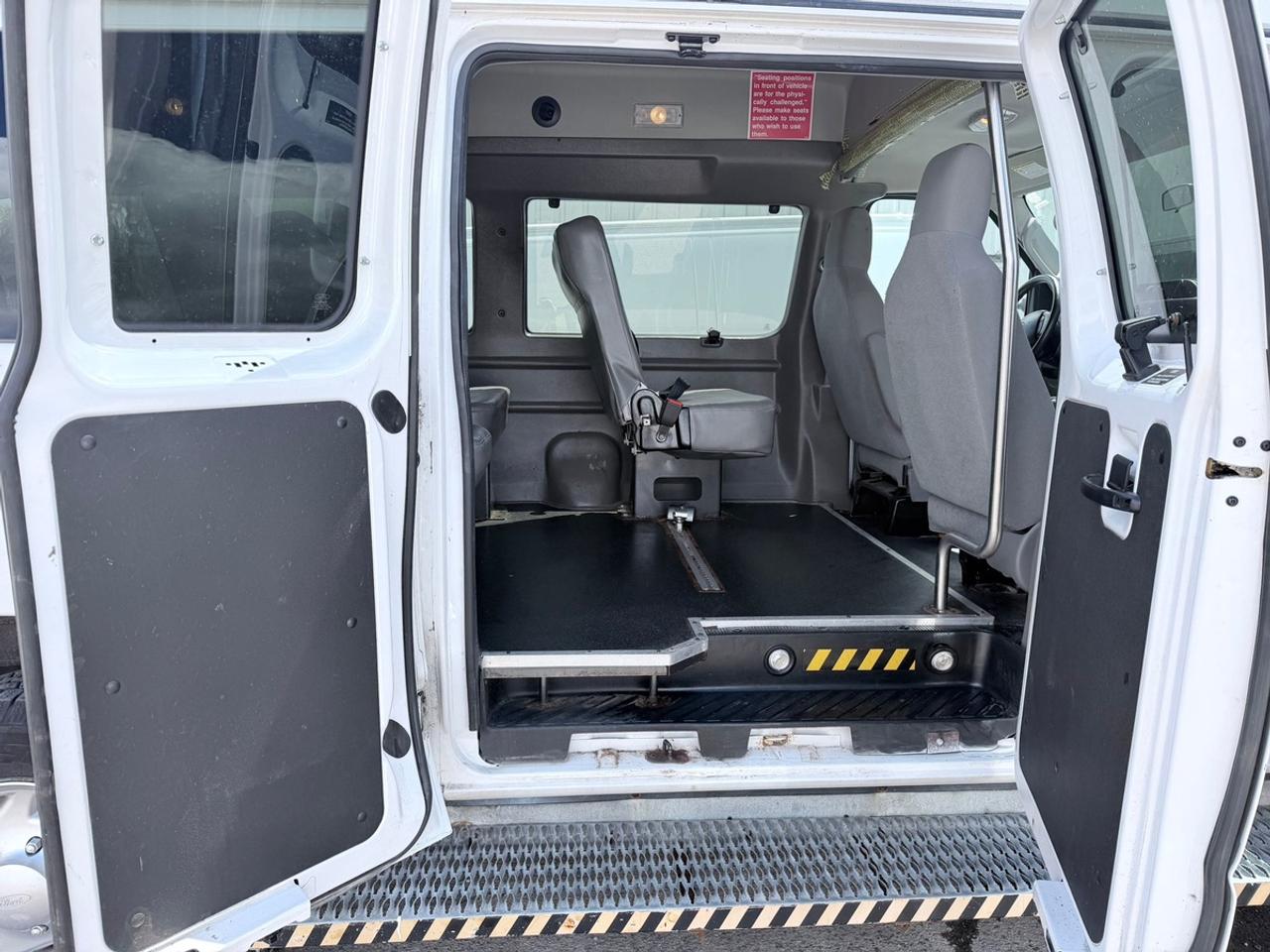 2012 Ford E-Series SUPER DUTY COMMERCIAL Photo