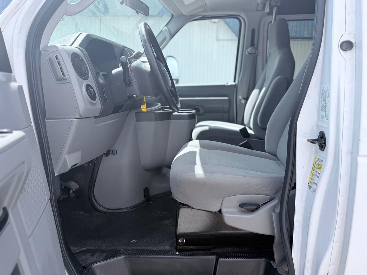 2012 Ford E-Series SUPER DUTY COMMERCIAL Photo
