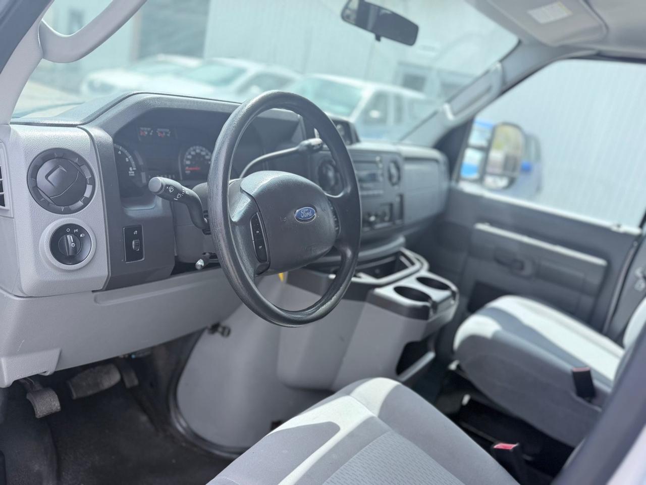 2012 Ford E-Series SUPER DUTY COMMERCIAL Photo