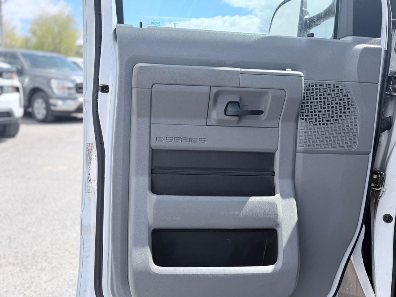 2012 Ford E-Series SUPER DUTY COMMERCIAL Photo