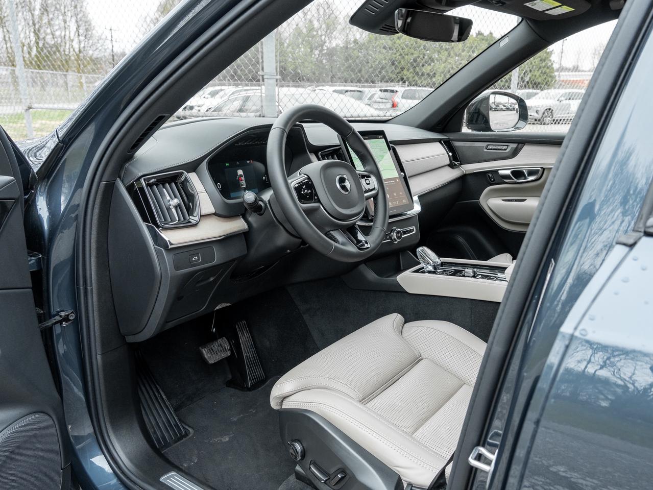 2026 Volvo XC90 B6 AWD Ultra Dark Theme  CPO RATE fr 2.99%* Photo