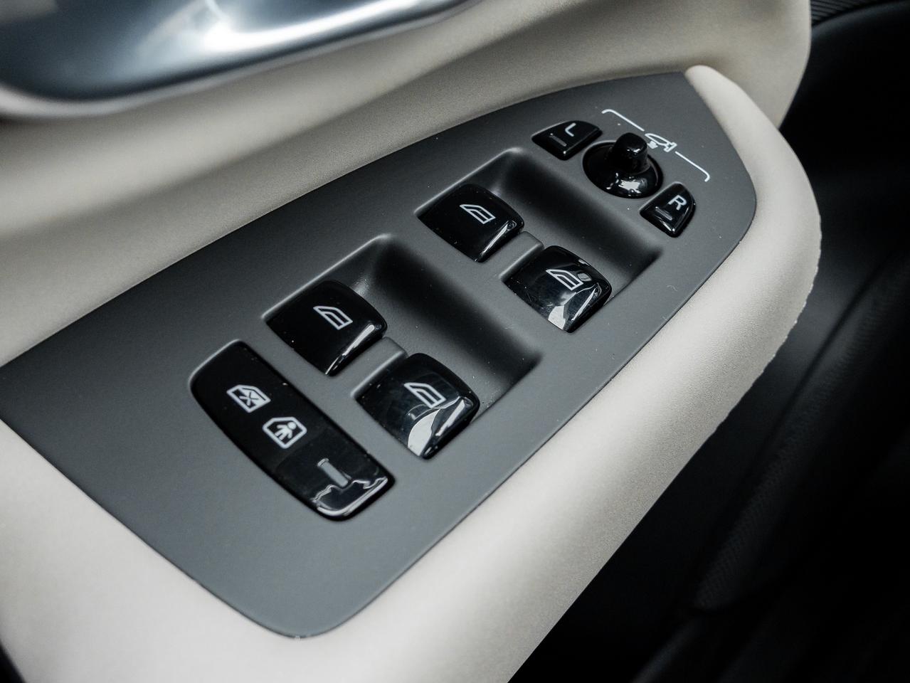 2026 Volvo XC90 B6 AWD Ultra Dark Theme  CPO RATE fr 2.99%* Photo