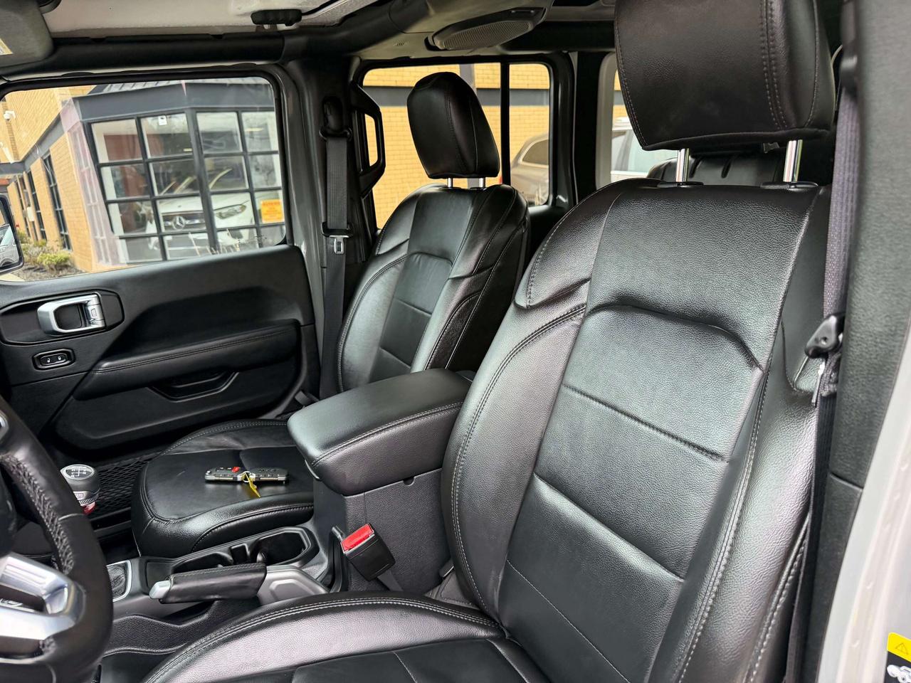 2021 Jeep Wrangler Altitude 1 Owner 6 Speed Clean Carfax Certified Photo