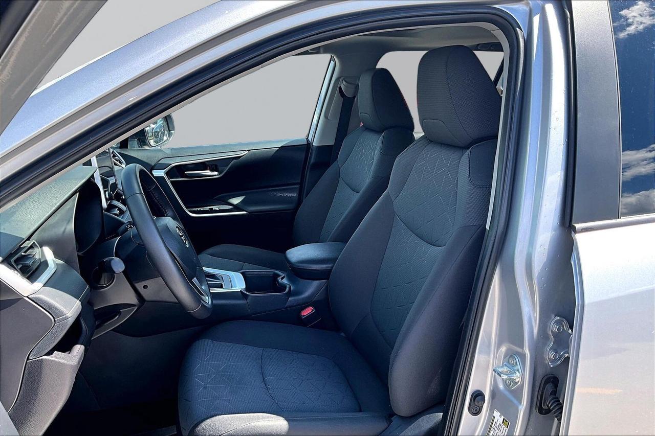 2025 Toyota RAV4 XLE AWD   SUNROOF   HEAT SEAT/STEER   ADAPT CRUISE Photo